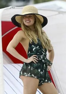 Chanel West Coast Nip Slip at the Beach in Miami - Barnorama