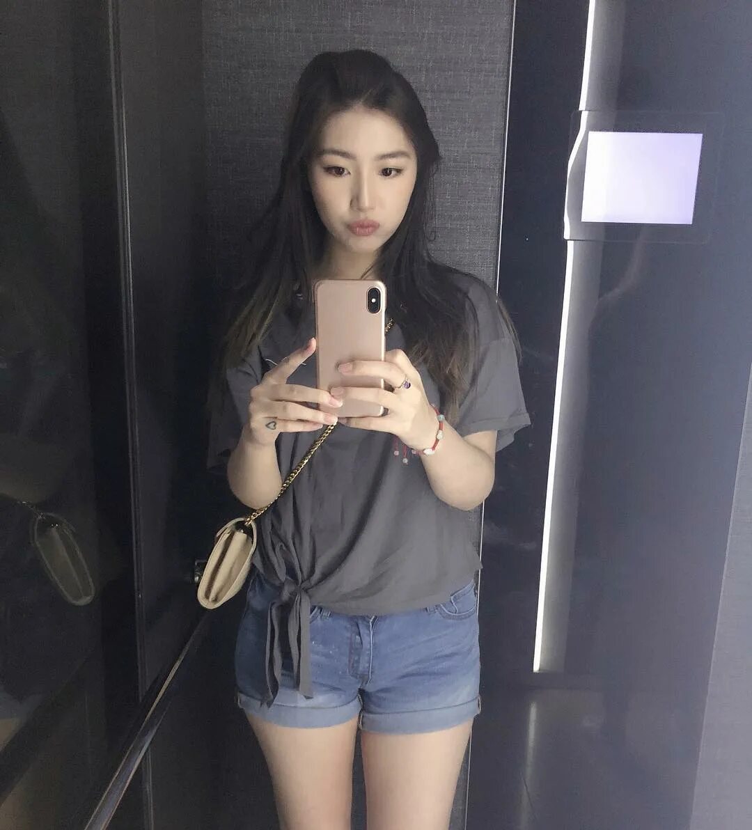 xChocoBars on Instagram: "Quick pic in the elevator 🐡" .