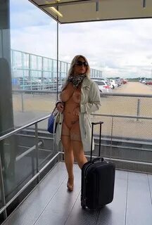 Голые женщины в аэропорту