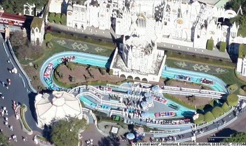 "it's a small world", Fantasyland, Disneyland ® Resort, Ana.