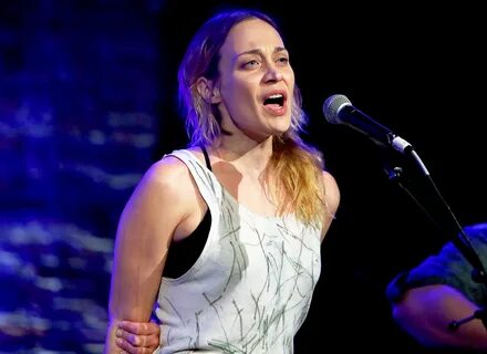 yeni fiona apple albümü 17 nisan’da yayınlanacak gibi - play