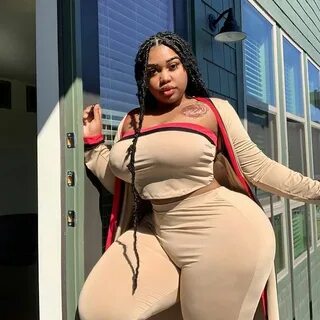 Myesha Boulton (@curvzofmya) * Foto dan video Instagram