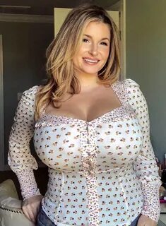 Ashley Bridges - Plus-Size Models - Curvage