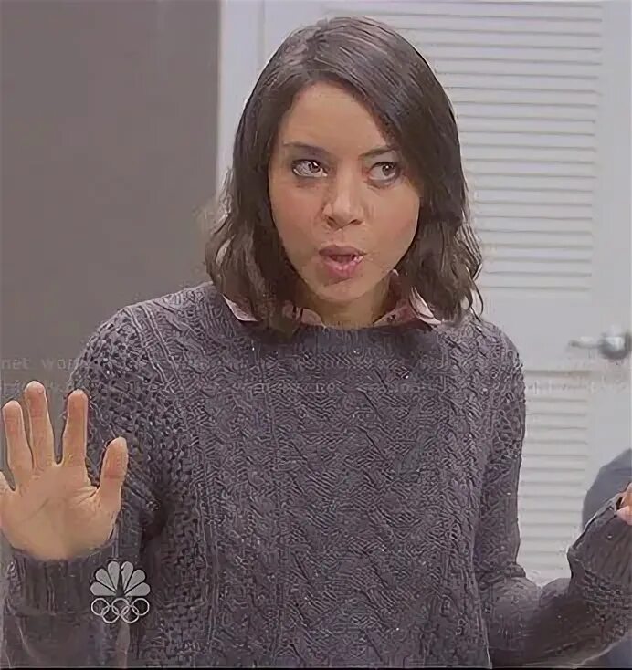 April’s grey cable knit sweater on Parks and Recreation Grey