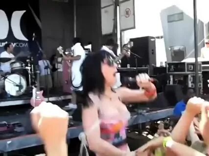 Katy Perry Boob Bounce