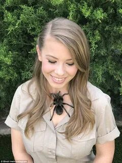 Bindi Irwin - Bindi Irwin Flaunts New Engagement Ring In Hea