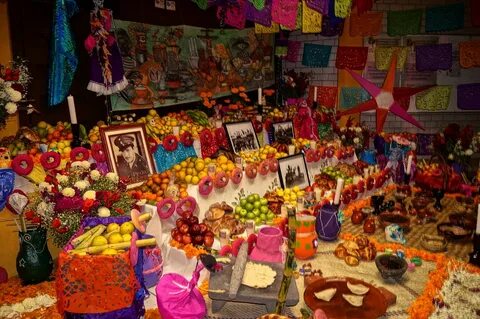 File:Ofrenda tradicional de Míxquic.JPG - Wikimedia Commons