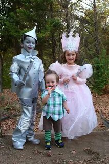 Wizard of Oz Family Costumes with Photos & DIY Instructions