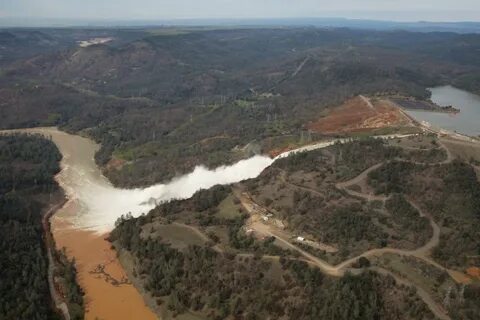 Oroville Dam Crisis Is an Opportunity for Trump - Bloomberg