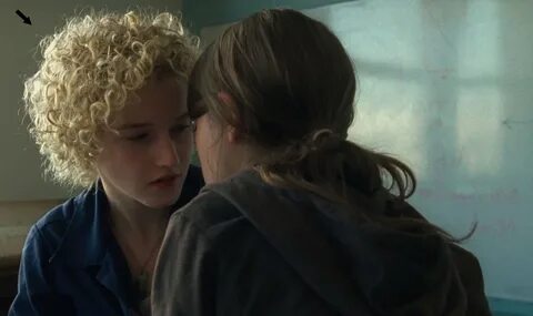 Julia Garner Nude & Sexy (22 Photos) #TheFappening