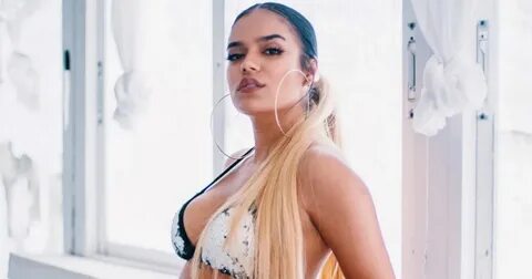 Desde una ducha! Karol G calienta Instagram con un sensual v