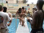 Thai Girls bei einer live Sex Show im Pool - FKK Fotos Tips 