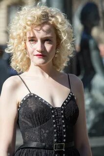 Julia Garner Nude Sexy Photos - RealPornClip.Com