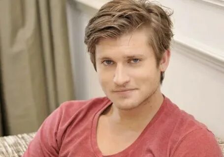 El actor Tom Weston-Jones, desnudo en 'Dickensian' Cromosoma