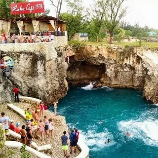 31 Amazing Photos from Ricks Cafe Cliff Jumpers ( Must See