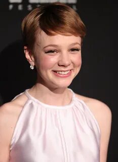 There are 760 more pics in the Carey Mulligan photo gallery. 