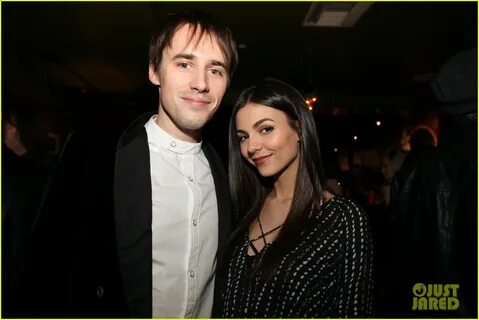 Full Sized Photo of victoria justice reeve carney rock n rol