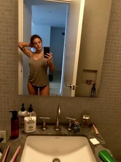 Joanna Jojo Levesque Sexy Selfie - Hot Celebs Home