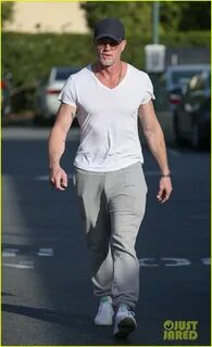 Eric Danes Puts His Muscles on Display While Running Errands
