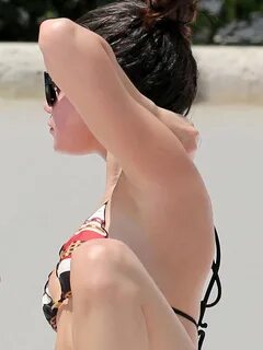Selena Gomez in Bikini by the Pool in Miami (HQ) - Magazine-