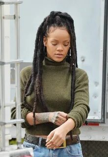 November 10: Rihanna on set of 'Ocean’s Eight' movie in NYC.