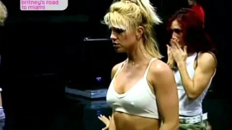 Britney spears rare body shake - YouTube