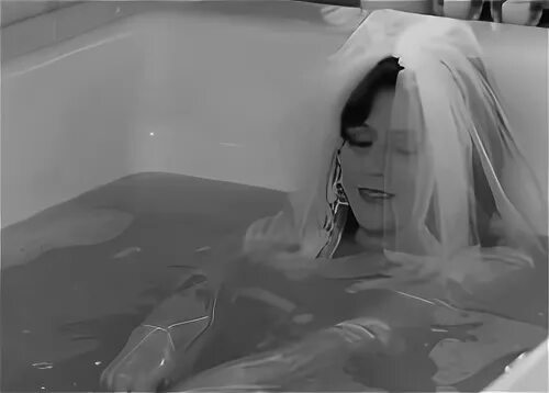Bathtub morello black and white GIF on GIFER - by Mavehelm