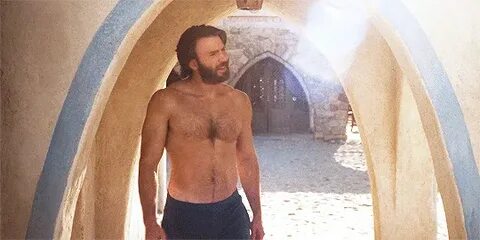 Chris Evans as Ari Levinson in The Red Sea Diving Resort - C