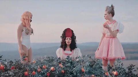 orange juice, mas a melanie martinez está cantando somente p