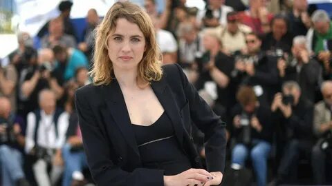 Adèle Haenel MeToo moment shocks French cinema - BBC News