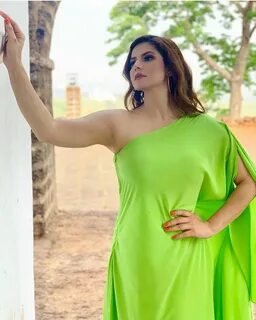 Zareen Khan top 30 Hottest HD Photos & Wallpaper 2019 Free D