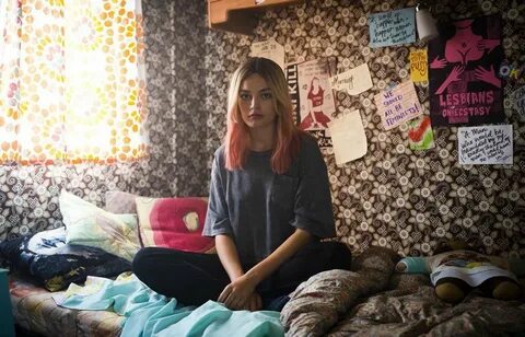 ⭒ on Twitter: "maeve and aimee's bedrooms just screams girlf