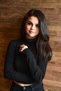 See Selena Gomez's Brand-New Highlighted Hair Selena gomez s
