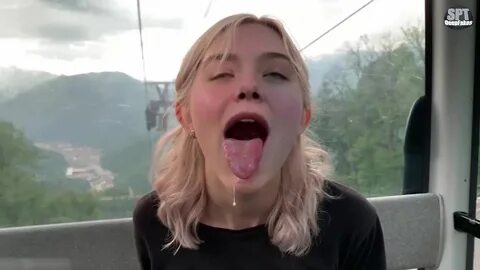 Pretty Hollywood face was cumed 