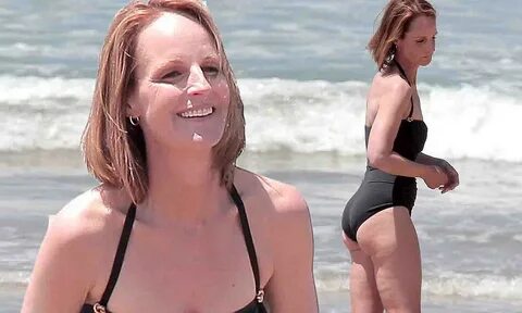 Helen Hunt shows off her sensational swimsuit body as she hi