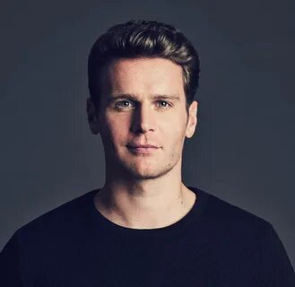 Jonathan Groff - The Queer Review