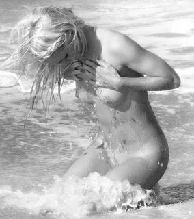 Lil tay nudes ♥ Taylor "Lil Bit" Wright Nude Photo Shoot Lea
