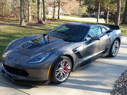 Blacked Out C7 Z06 Dibandingkan