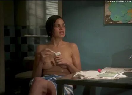Lina Esco Topless In A Towel In Kingdom - Photo 15 - /Nude
