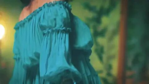 The dress Alberta Ferretti of Rihanna in the clip Wild Thoug