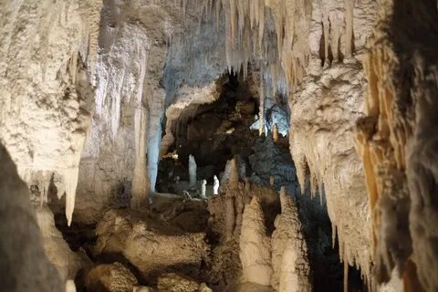 File:Stalactites, stalagmites and columns in Fairy Cave in A