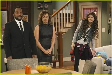 #KCUndercover 1x01 "Premiere Episode" - Craig, Kira and K.C.