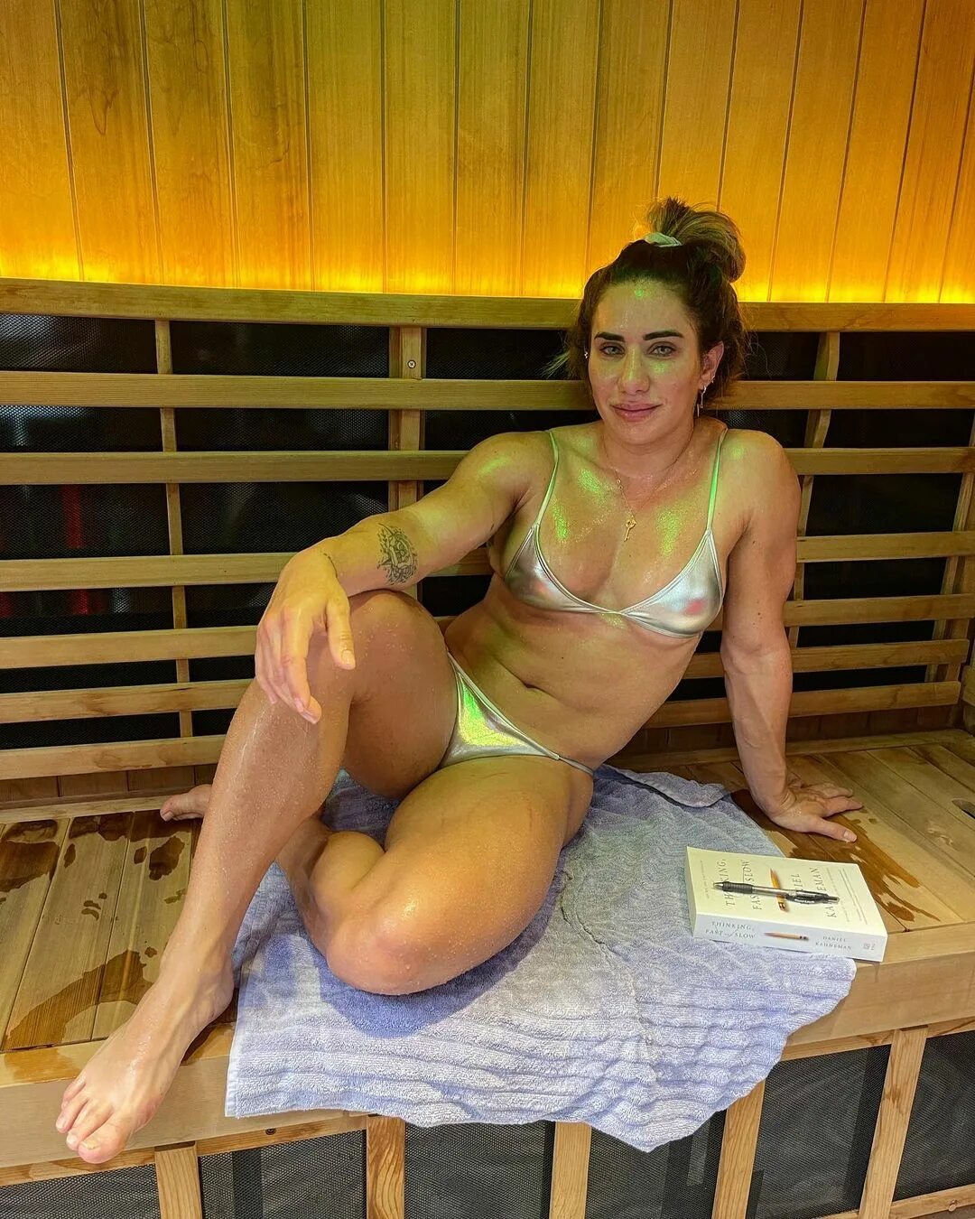 Stefi Cohen в Instagram: "Sauna-ing. 