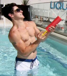 Hot Shirtless Men & More...: David Henrie