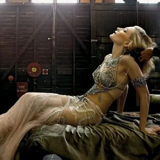 39 Lolas: Cate Blanchett by Annie Leibovitz for Vanity Fair 