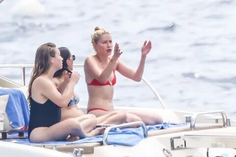 Эмбер Хёрд (Amber Heard) на яхте в Италии (27.07.2019) - Cel