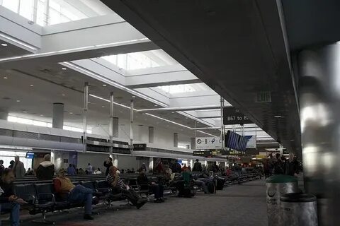 File:Denver airport inside dfgb.jpg - Wikimedia Commons