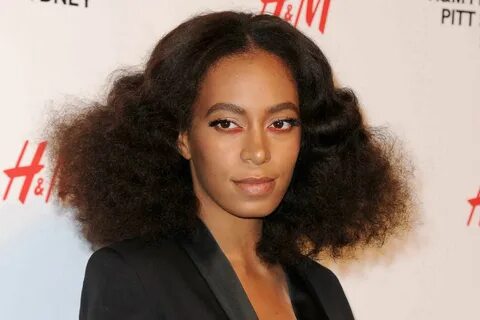 How to Wear Red Eyeliner Like Solange Thick hair styles, Sho
