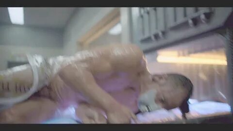 OMG, he's naked: Joel Kinnaman in 'Altered Carbon' - OMG.BLO