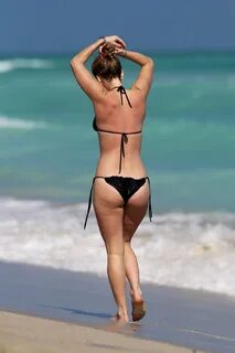 Alice Eve bikini candids in Miami 11/24/12 9.29/10